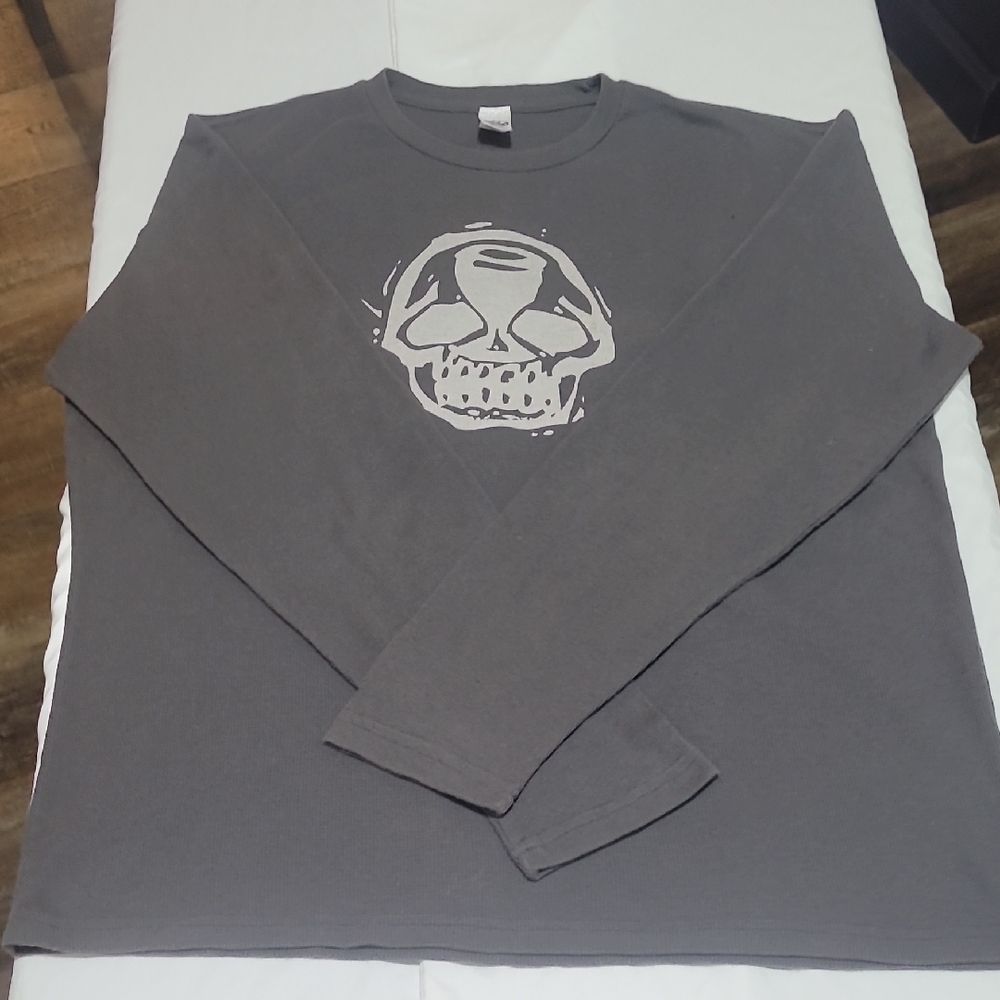 Chronic Clothing Gray Skull Graphic Long Sleeve Crew Neck Men's Shirt. XL